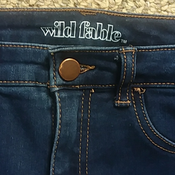 SUPER COMFORTABLE SKINNY BLUE JEANS🍁 - Picture 4 of 7